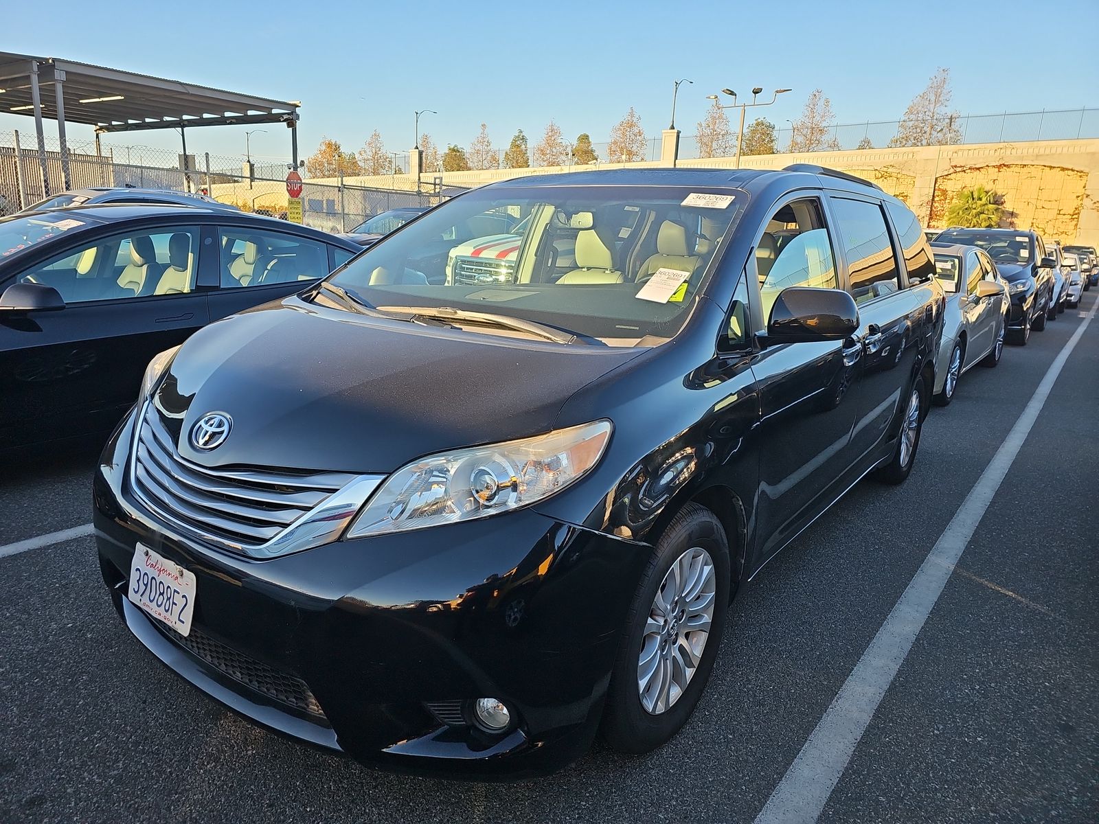 2017 Toyota Sienna XLE 8-Passenger 119.3