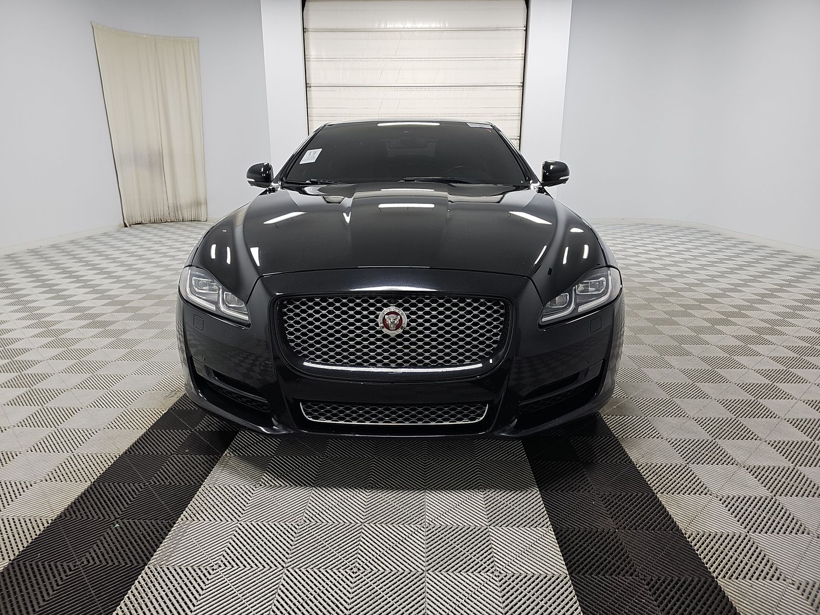 2016 Jaguar XJ L Supercharged RWD