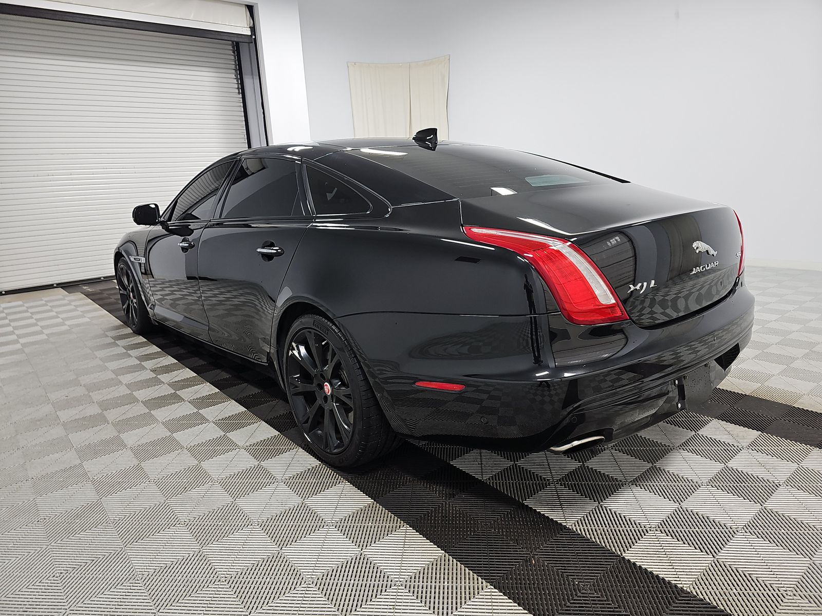 2016 Jaguar XJ L Supercharged RWD