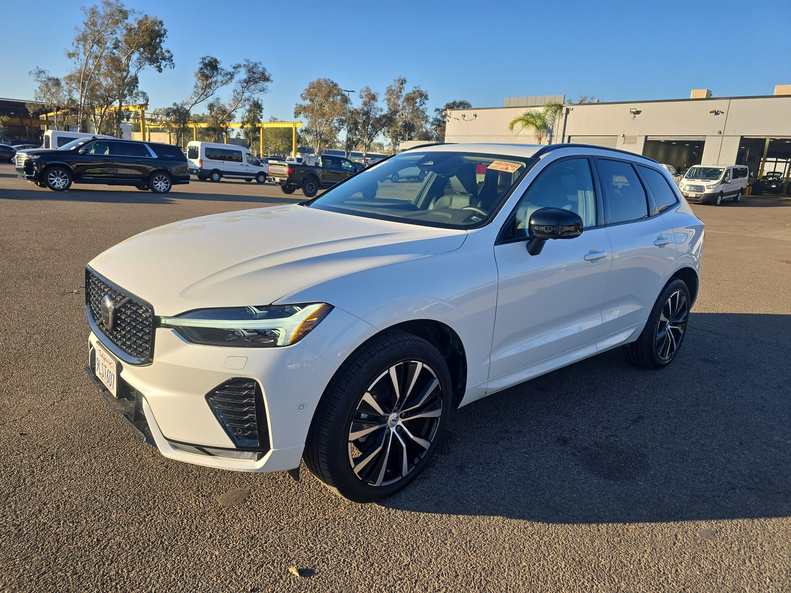 2024 Volvo XC60 B5 Plus Dark Theme