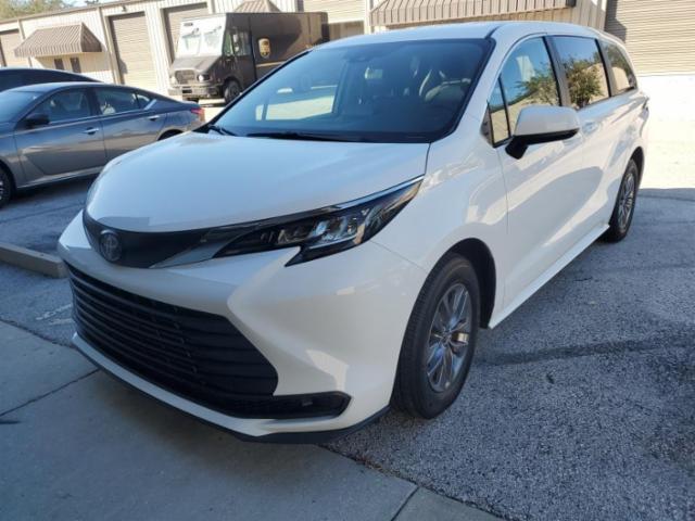 2023 Toyota Sienna LE 8-Passenger 120.5