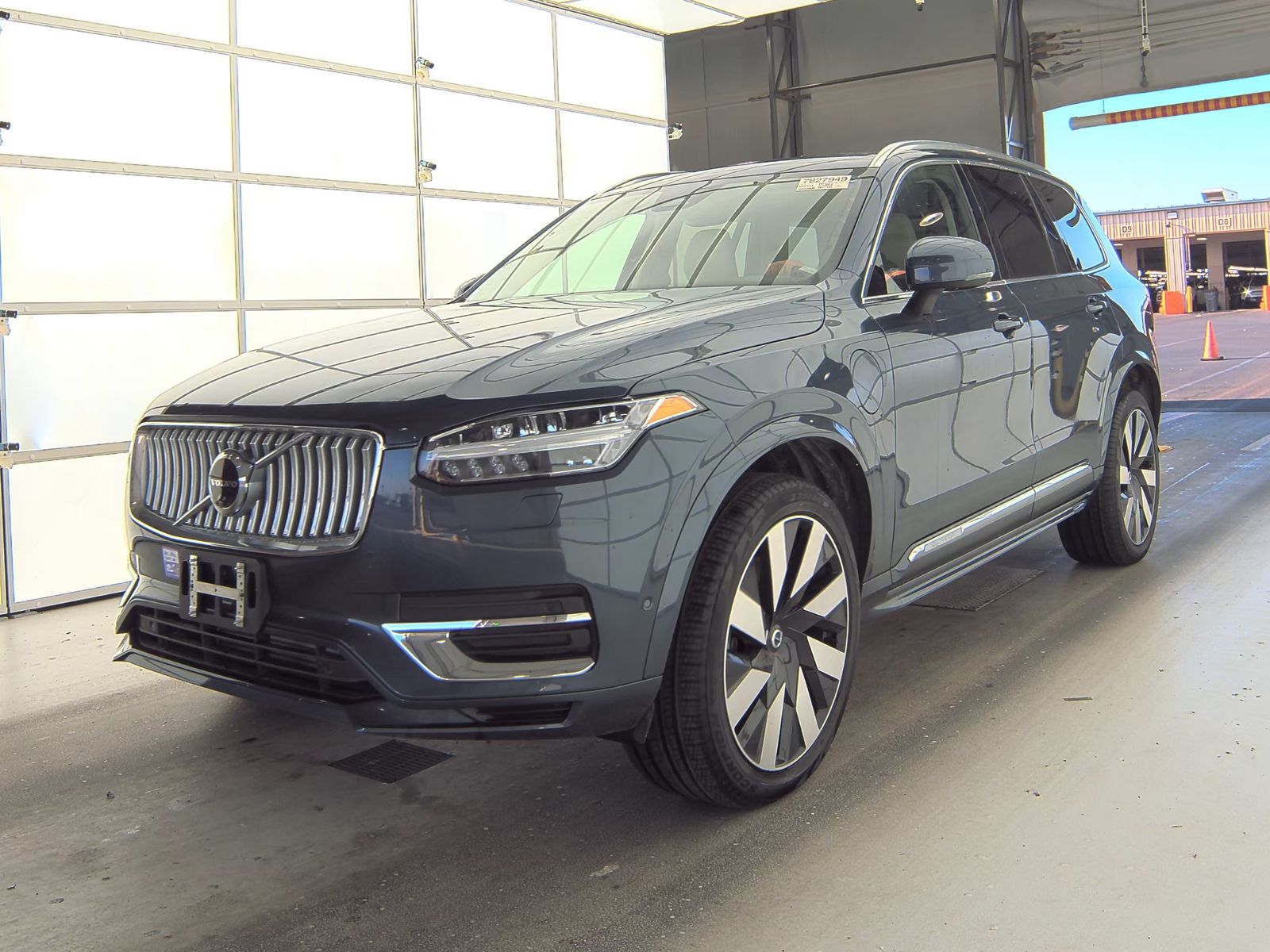 2024 Volvo XC90 Recharge Plug-In Hybrid T8 Plus Bright Theme 7-Passenger
