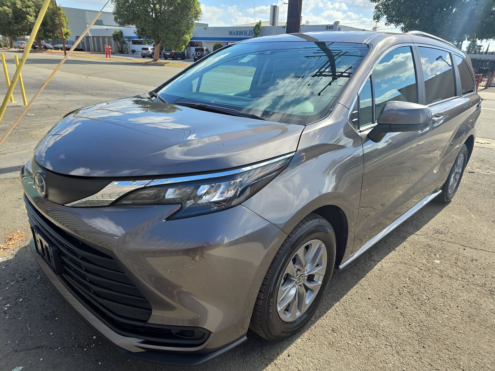 2024 Toyota Sienna LE 8-Passenger 120.5