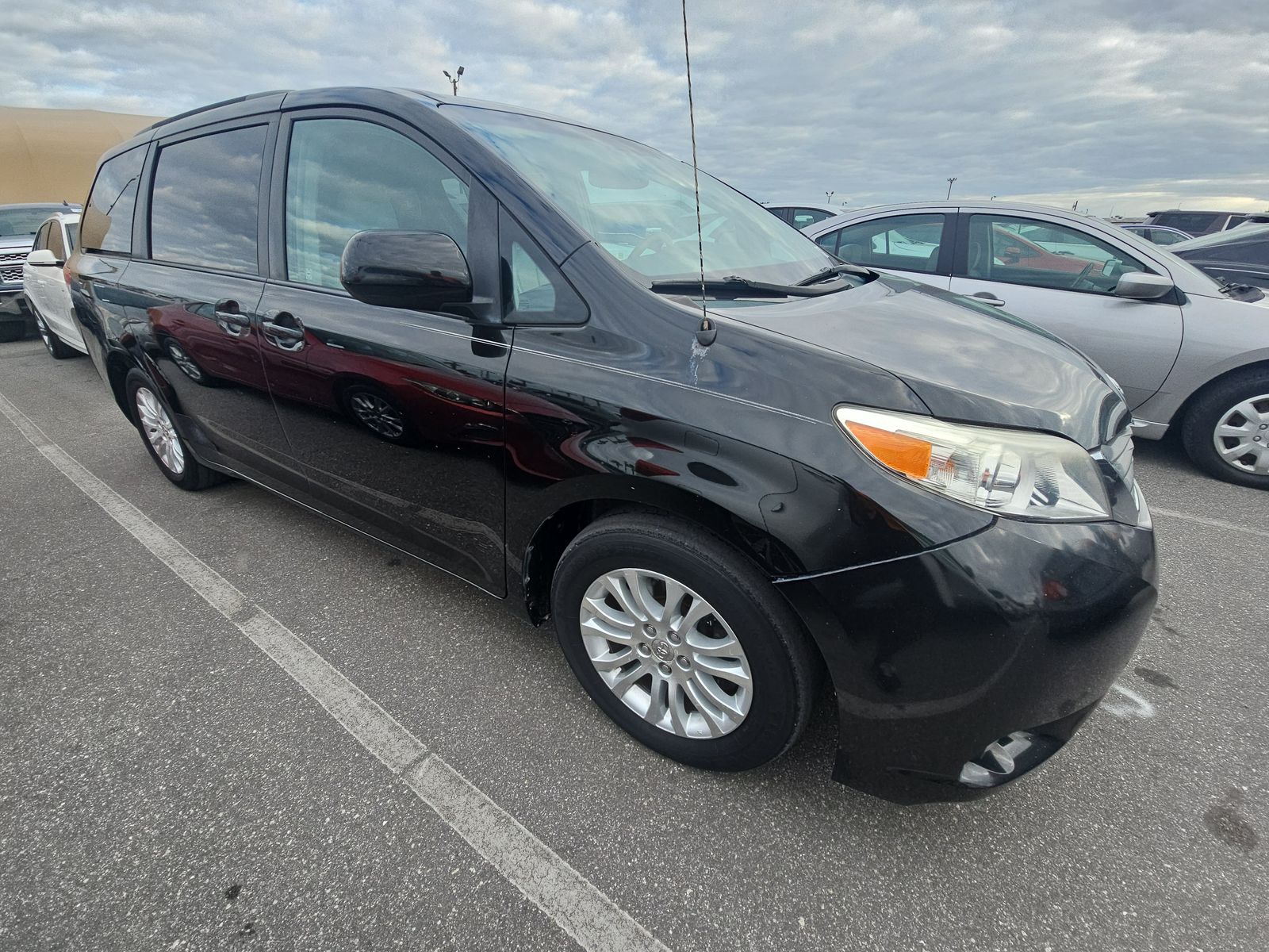 2013 Toyota Sienna XLE FWD