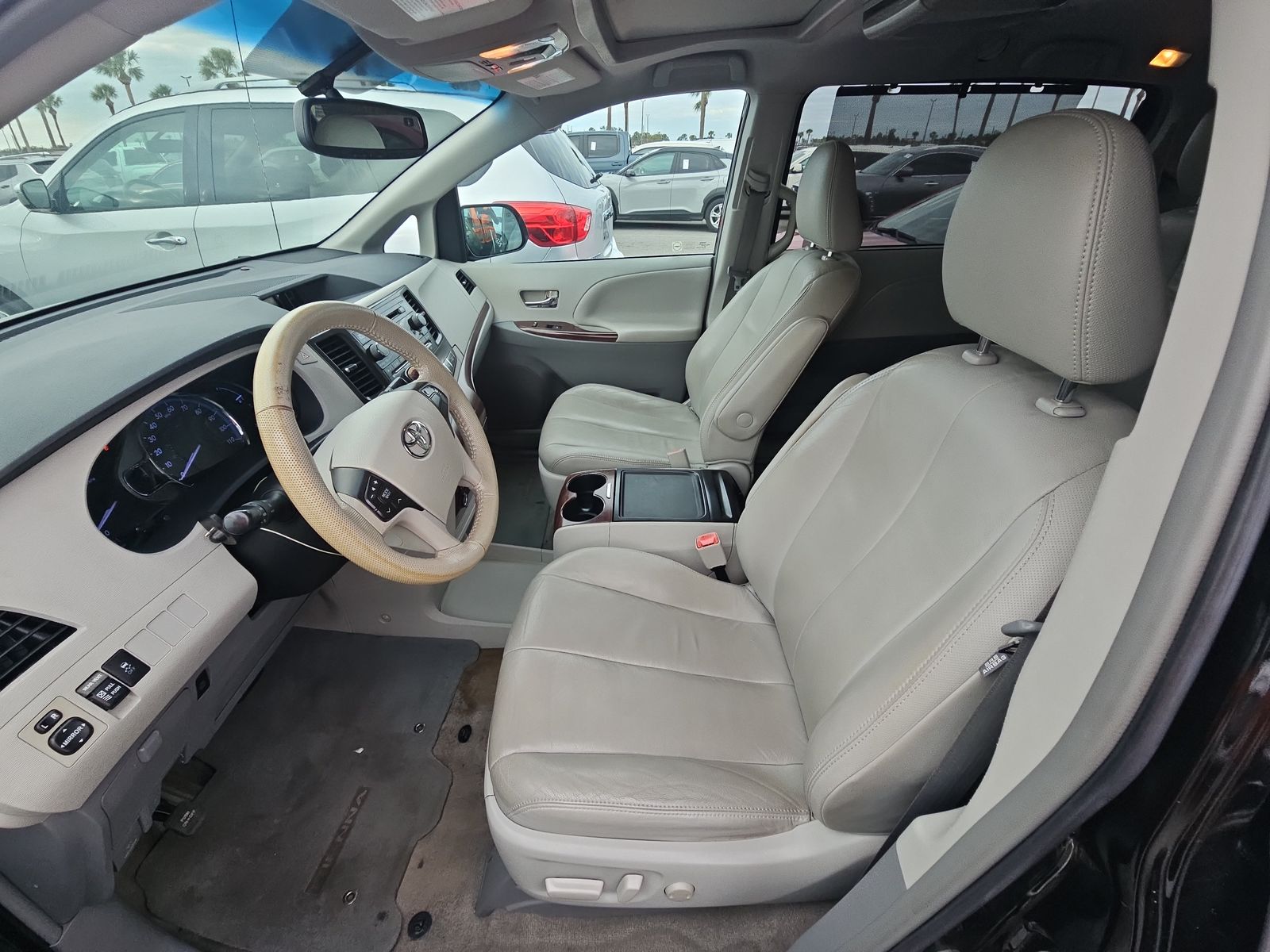 2013 Toyota Sienna XLE FWD