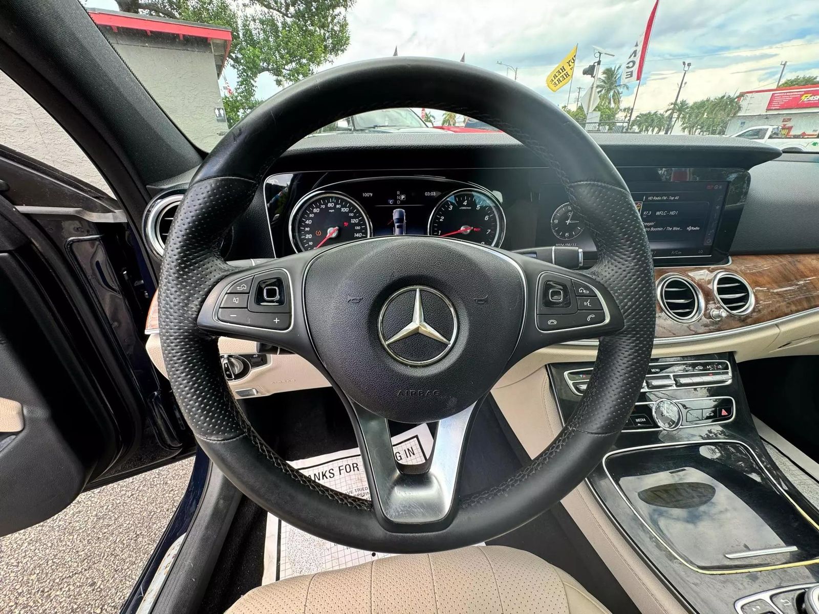 Mercedes-Benz E 300 Sport Sedan снимка Mercedes-Benz E 300 Sport Sedan