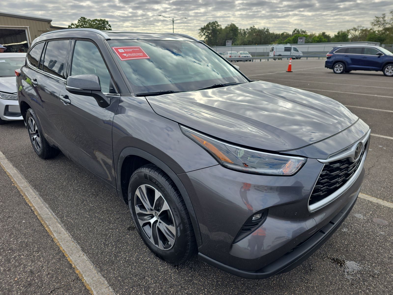 2021 Toyota Highlander XLE FWD