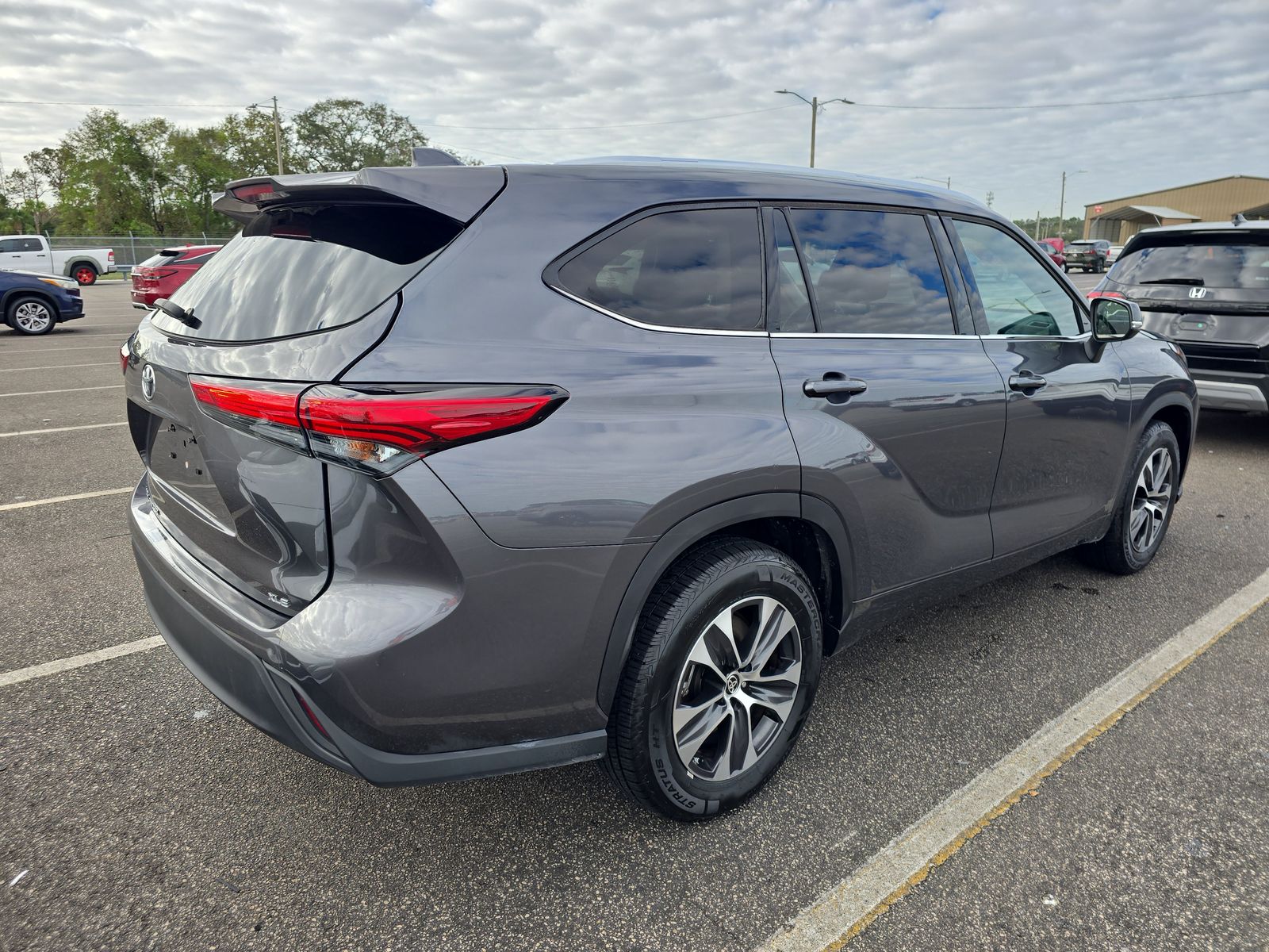 2021 Toyota Highlander XLE FWD