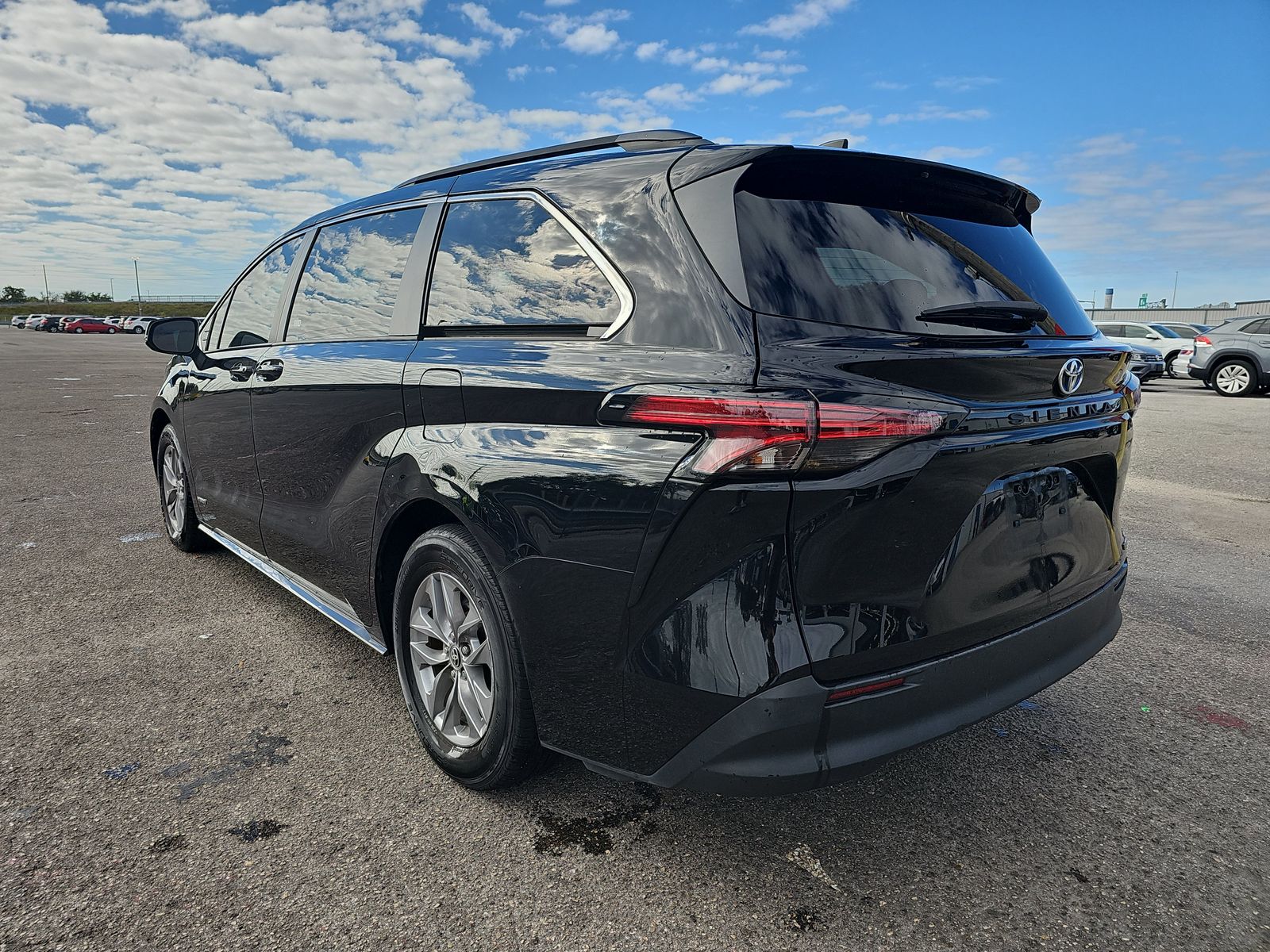 2021 Toyota Sienna LE FWD