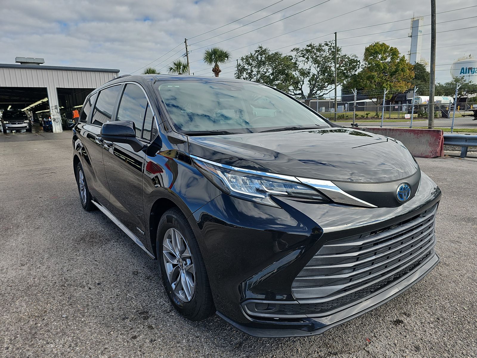 2021 Toyota Sienna LE FWD