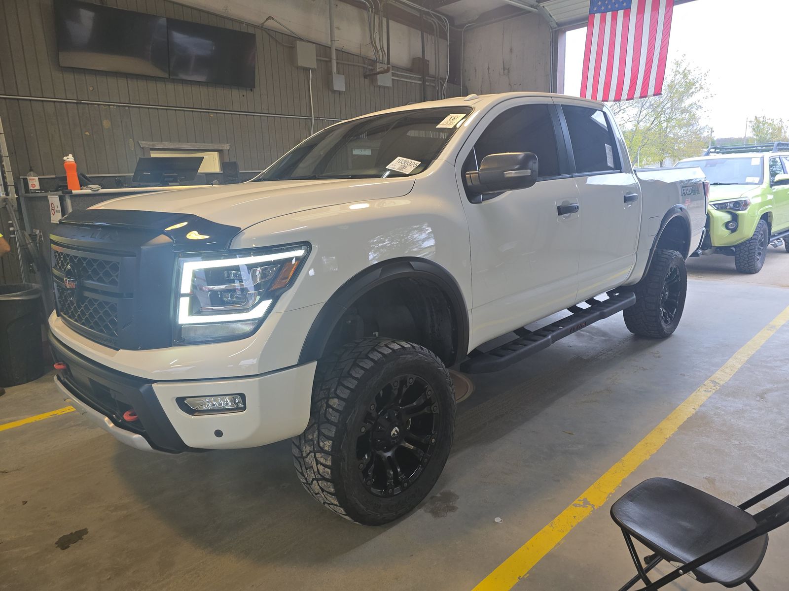 2021 Nissan TITAN PRO-4X Crew Cab Extra Short Bed