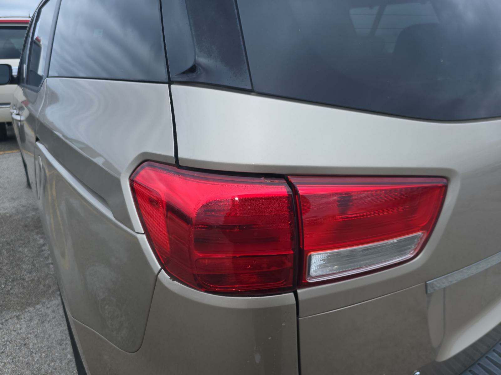 2015 Kia Sedona LX FWD