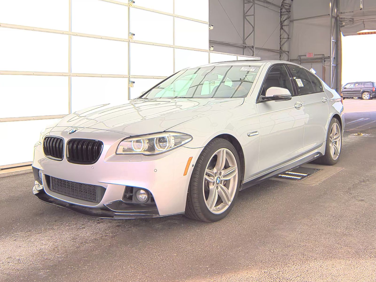 BMW 5 Series Sedan 550i xDrive M SPORT LINE снимка BMW 5 Series Sedan 550i xDrive M SPORT LINE