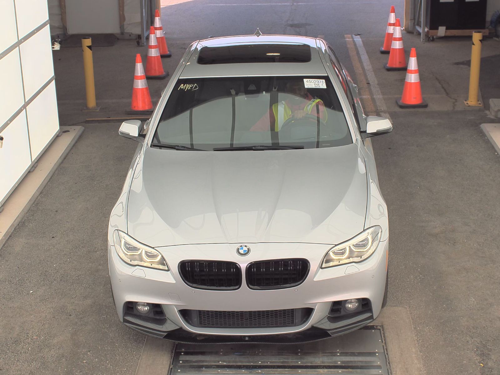 BMW 5 Series Sedan 550i xDrive M SPORT LINE снимка BMW 5 Series Sedan 550i xDrive M SPORT LINE