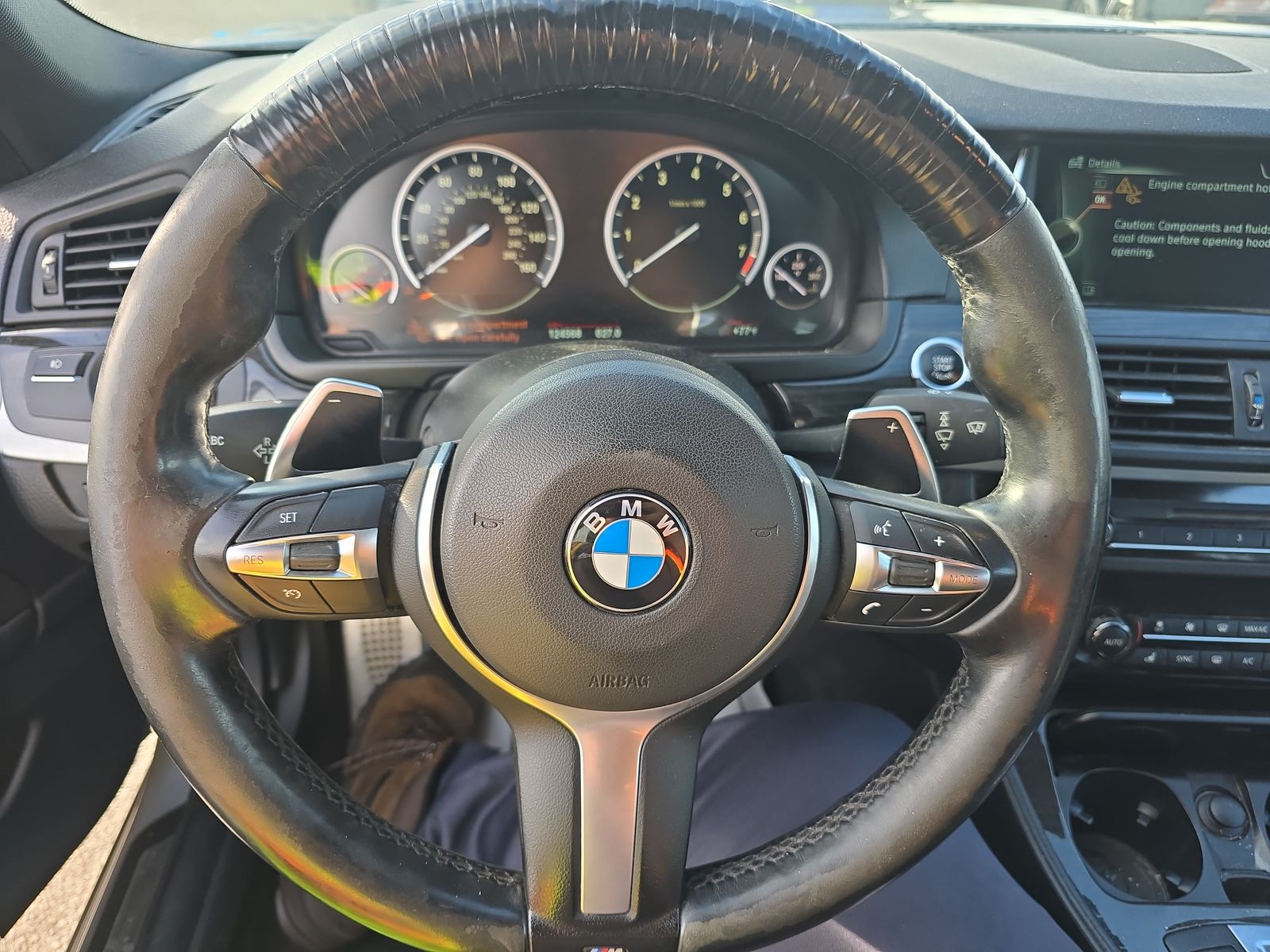 BMW 5 Series Sedan 550i xDrive M SPORT LINE снимка BMW 5 Series Sedan 550i xDrive M SPORT LINE