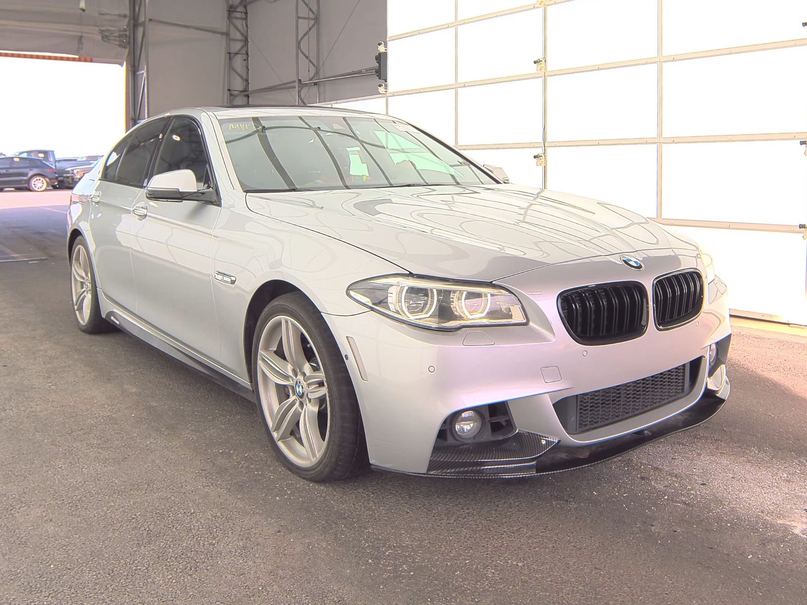 BMW 5 Series Sedan 550i xDrive M SPORT LINE снимка BMW 5 Series Sedan 550i xDrive M SPORT LINE