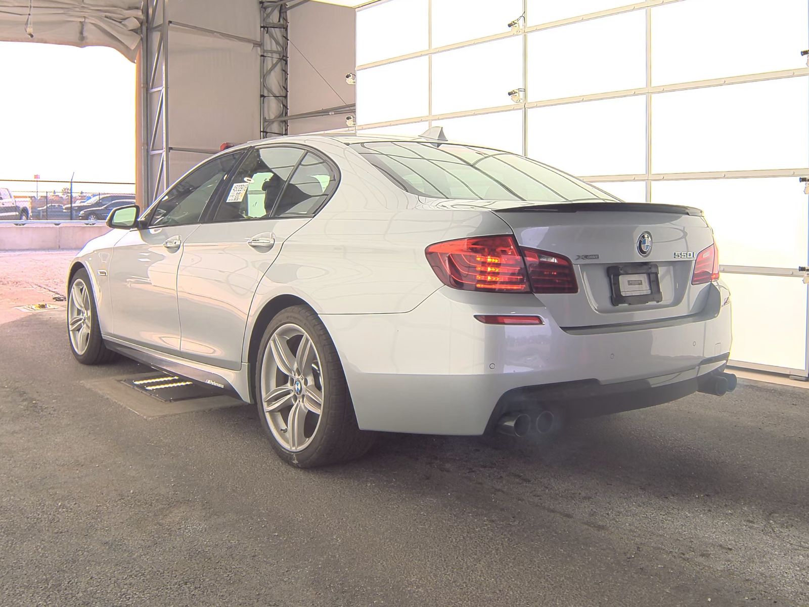BMW 5 Series Sedan 550i xDrive M SPORT LINE снимка BMW 5 Series Sedan 550i xDrive M SPORT LINE