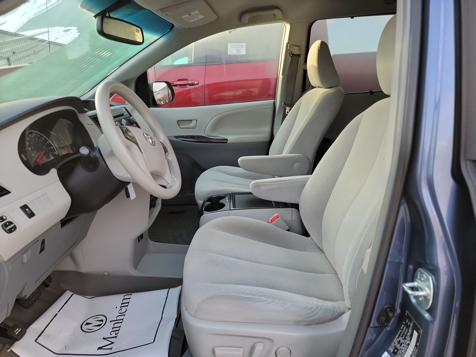 2014 Toyota Sienna LE FWD