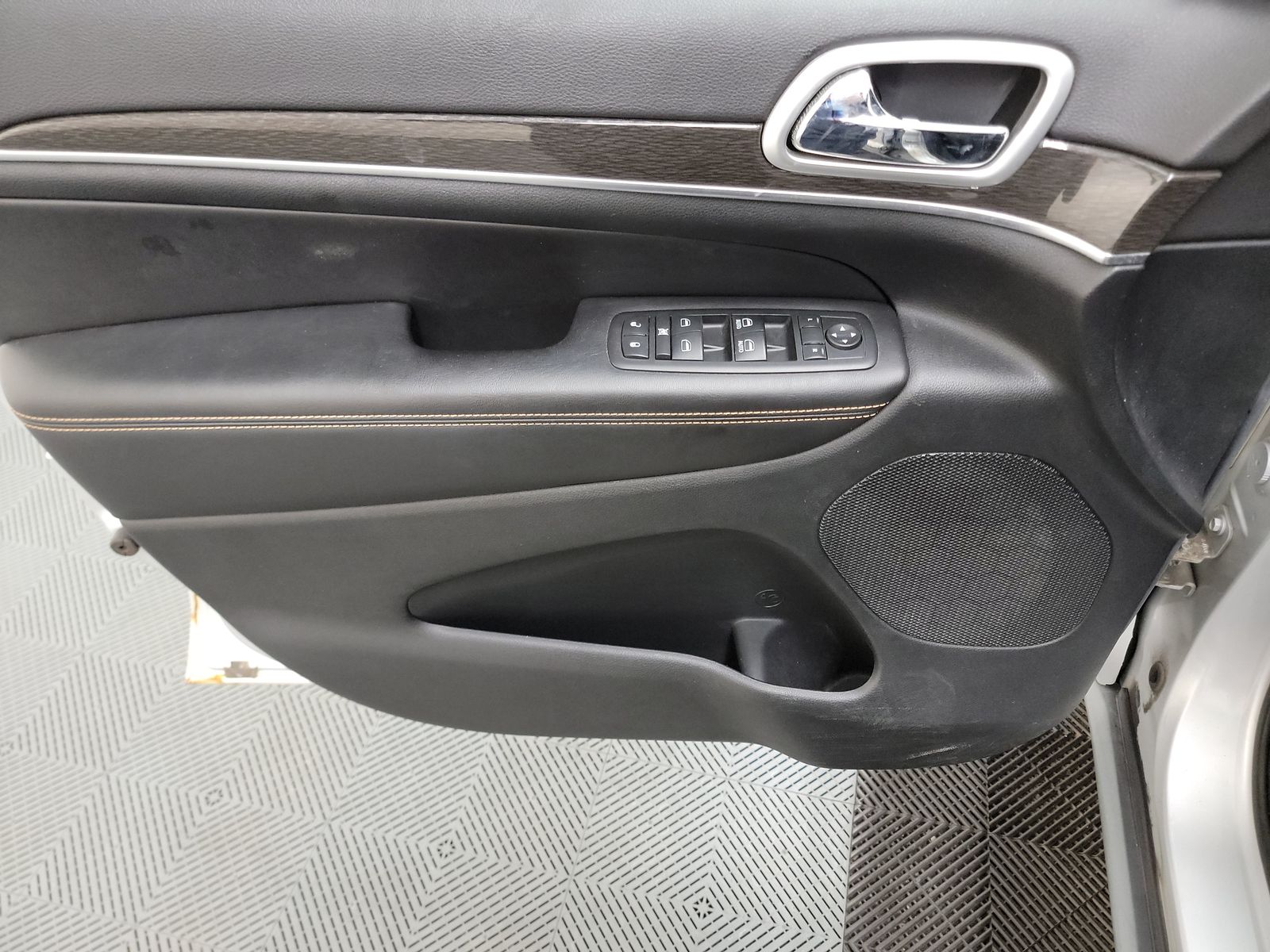 2011 Jeep Grand Cherokee Laredo 70th Anniversary Edition AWD