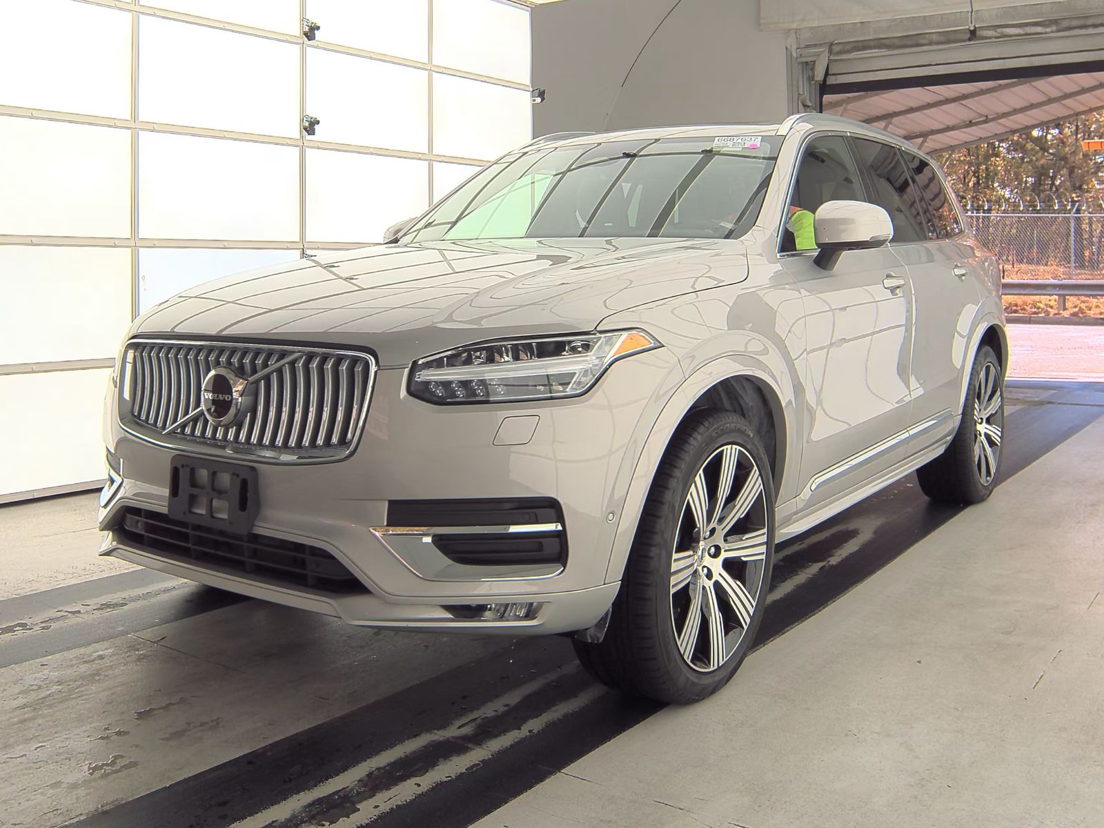 2024 Volvo XC90 B5 Plus Bright Theme 7-Passenger