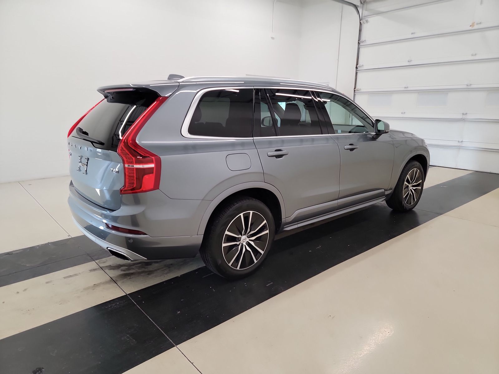 2020 Volvo XC90 T6 Momentum AWD