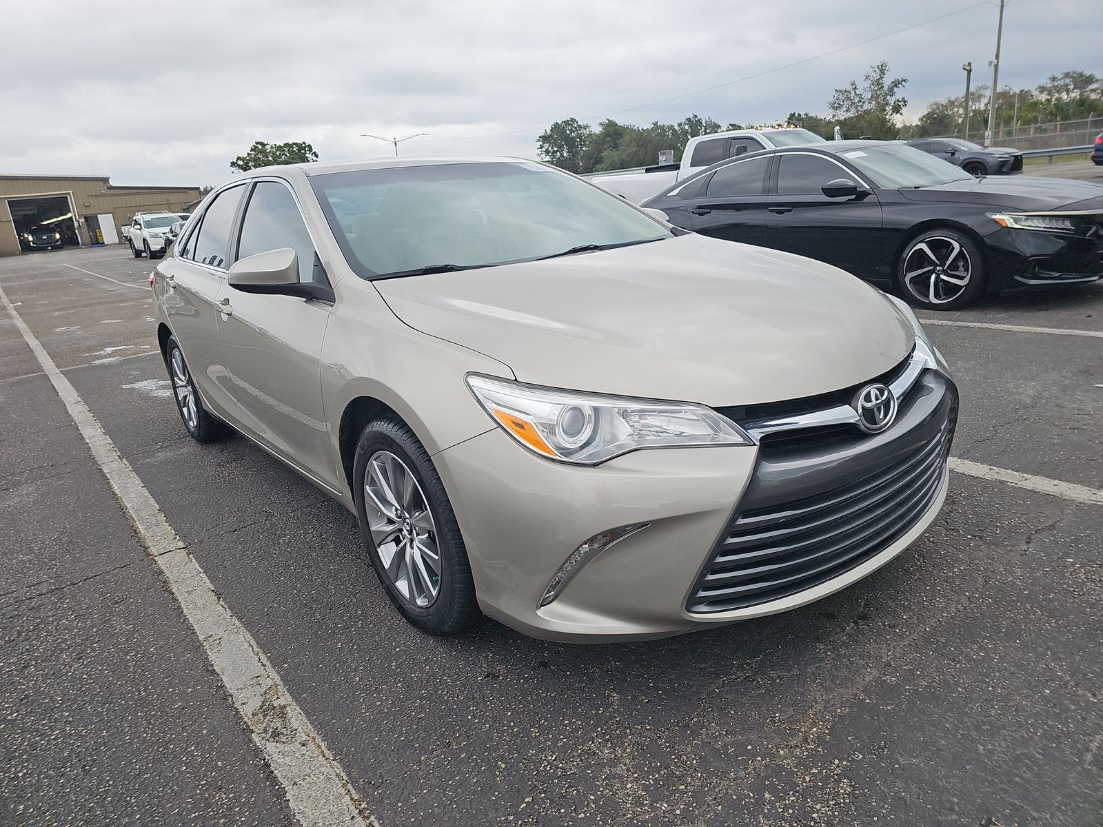 2016 Toyota Camry XLE FWD