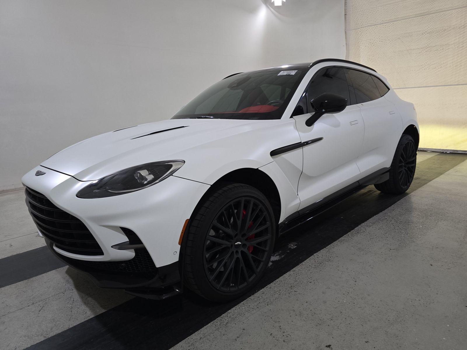 2023 Aston Martin DBX707