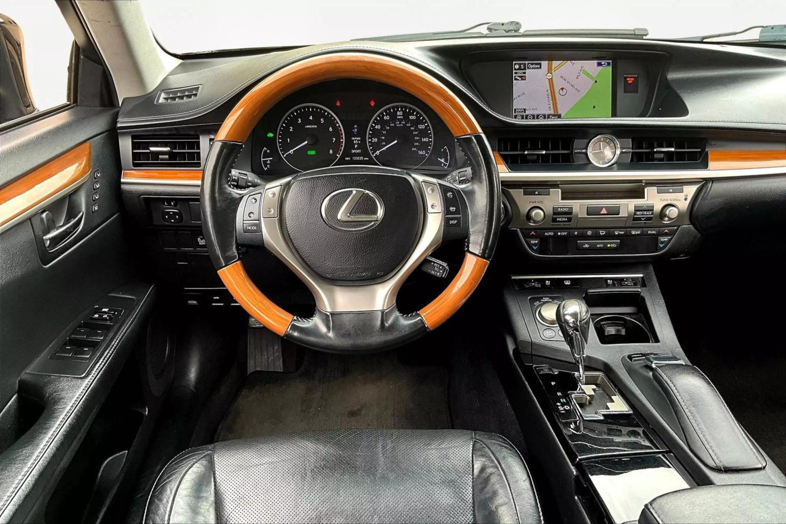 2015 Lexus ES ES 300h FWD