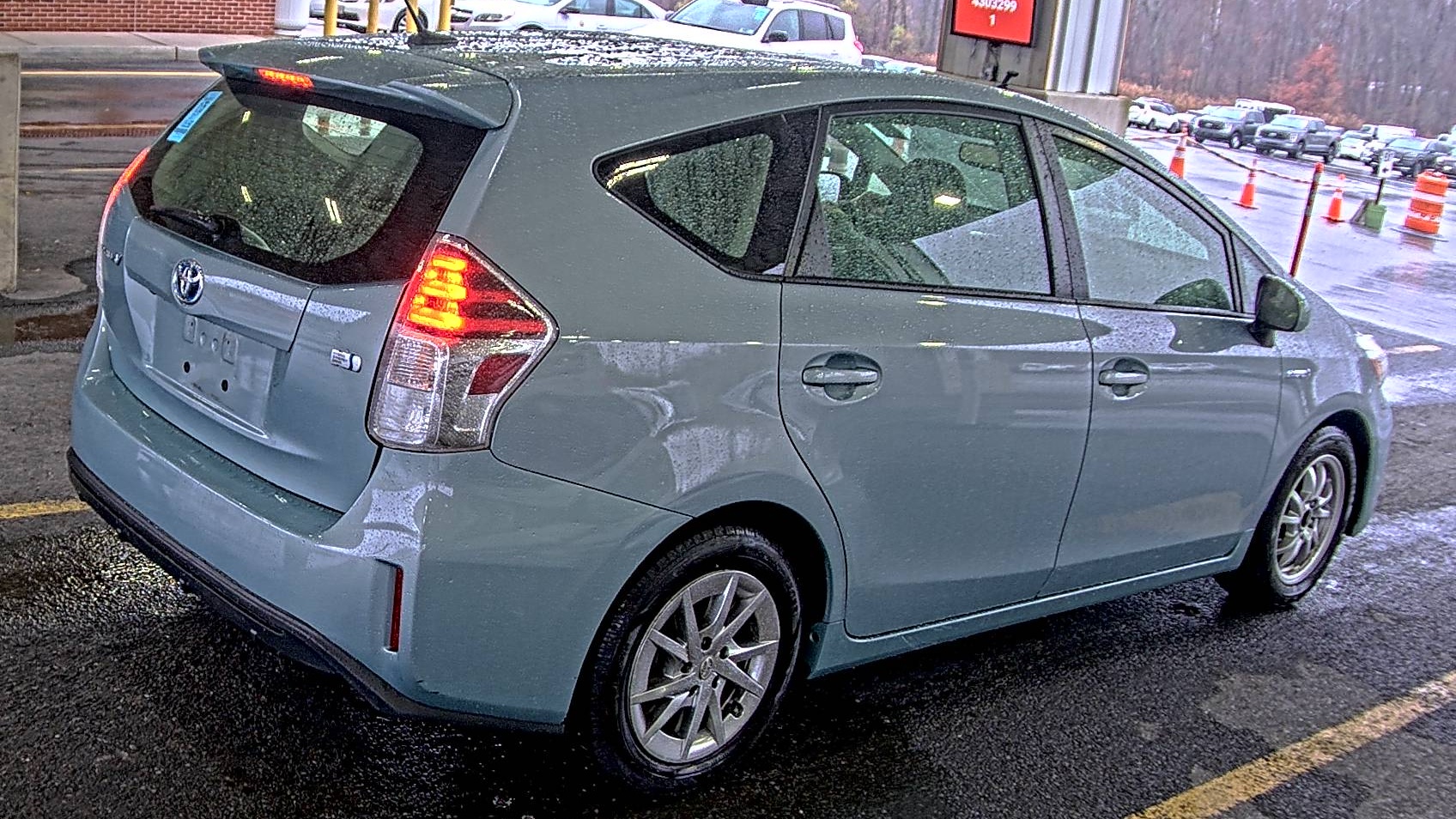 2017 Toyota Prius v Four FWD