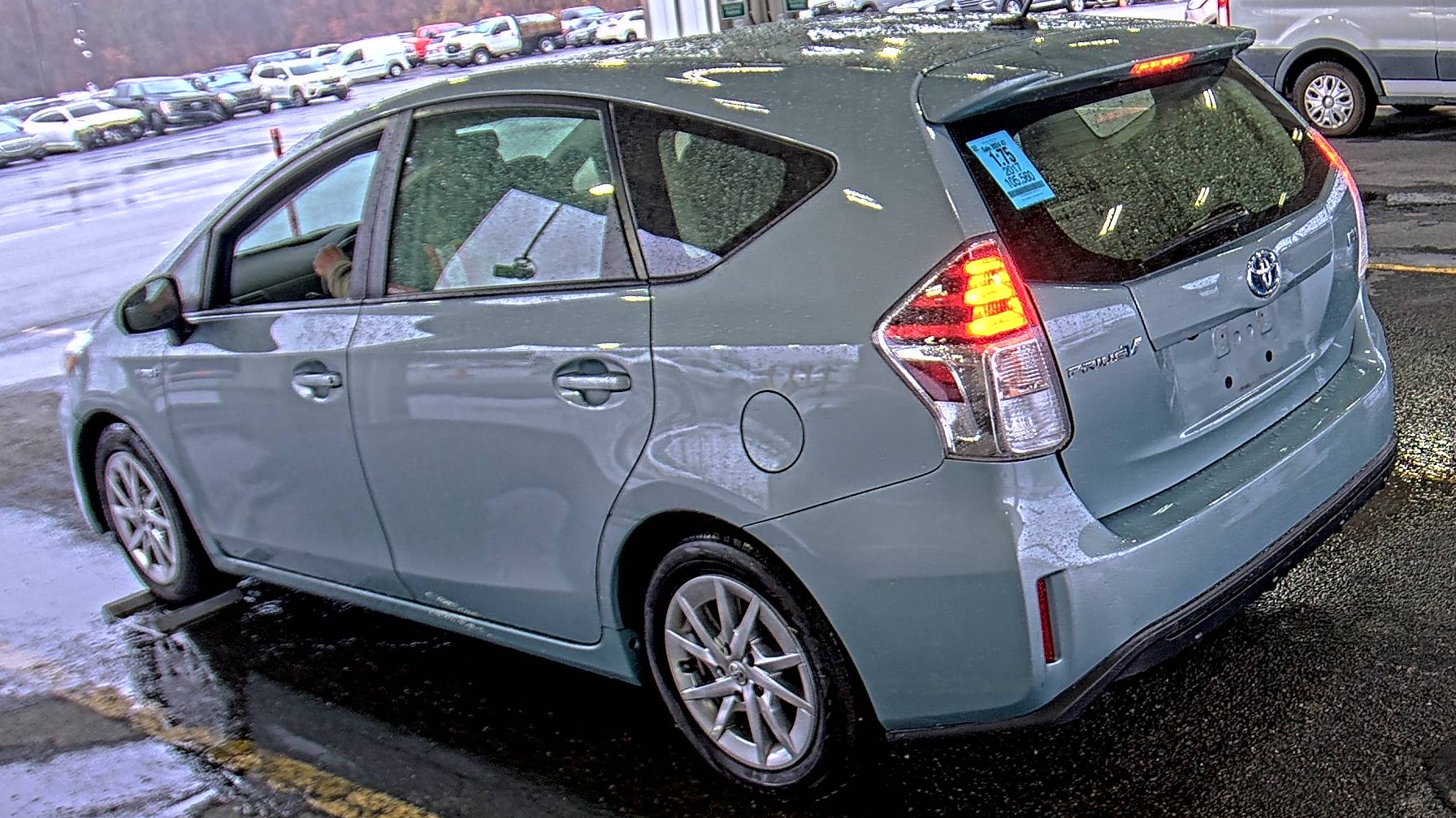 2017 Toyota Prius v Four FWD