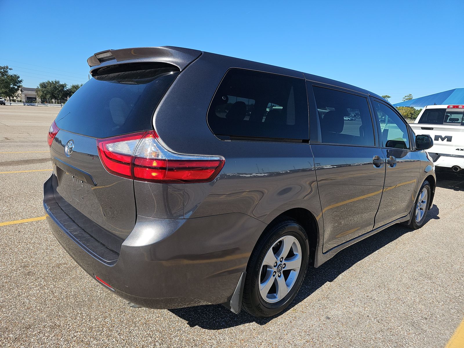 2019 Toyota Sienna L FWD