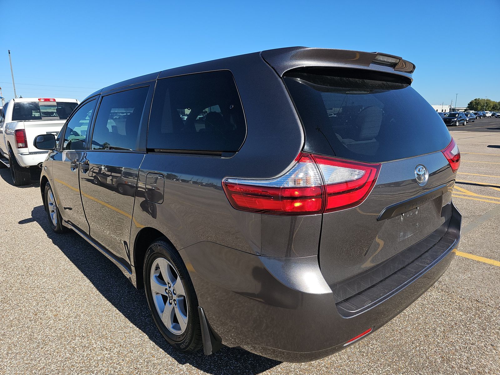 2019 Toyota Sienna L FWD