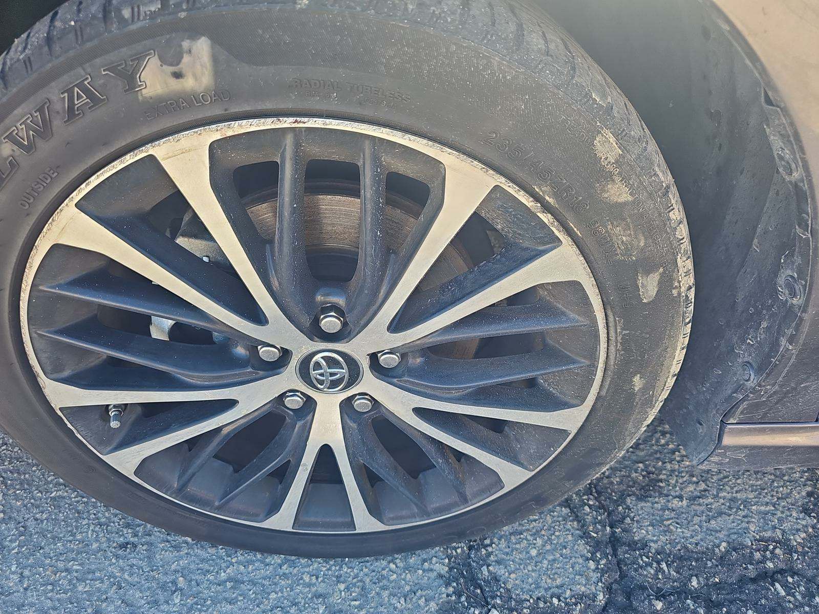 2019 Toyota Camry SE FWD