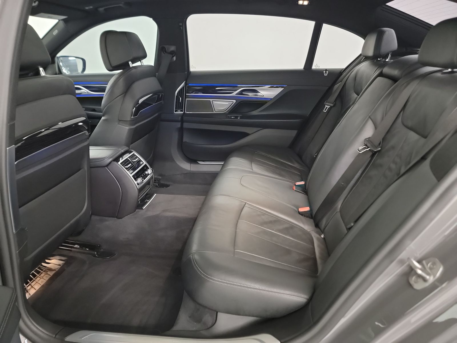 2022 BMW 7 Series 740i RWD