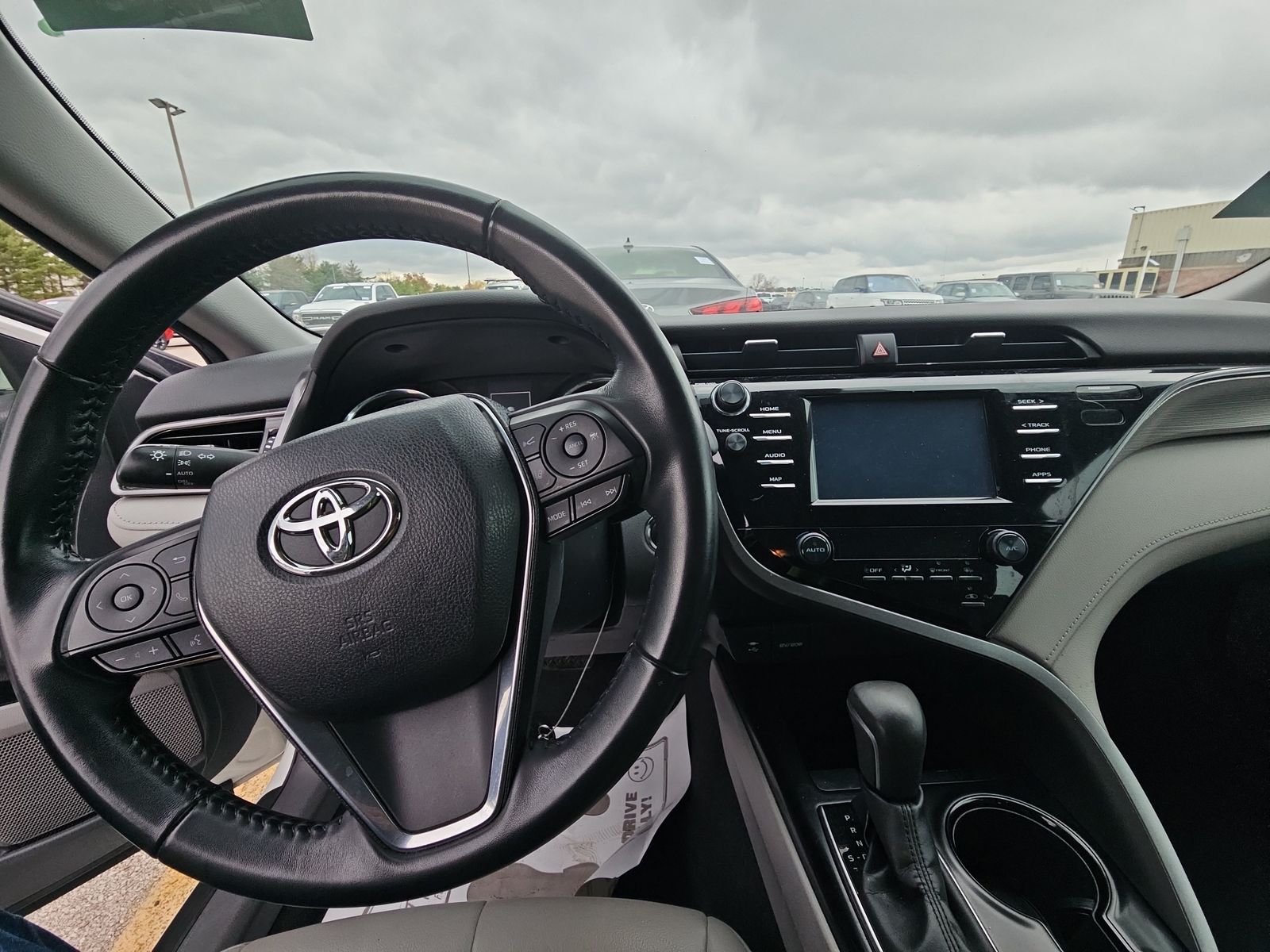 2019 Toyota Camry SE FWD