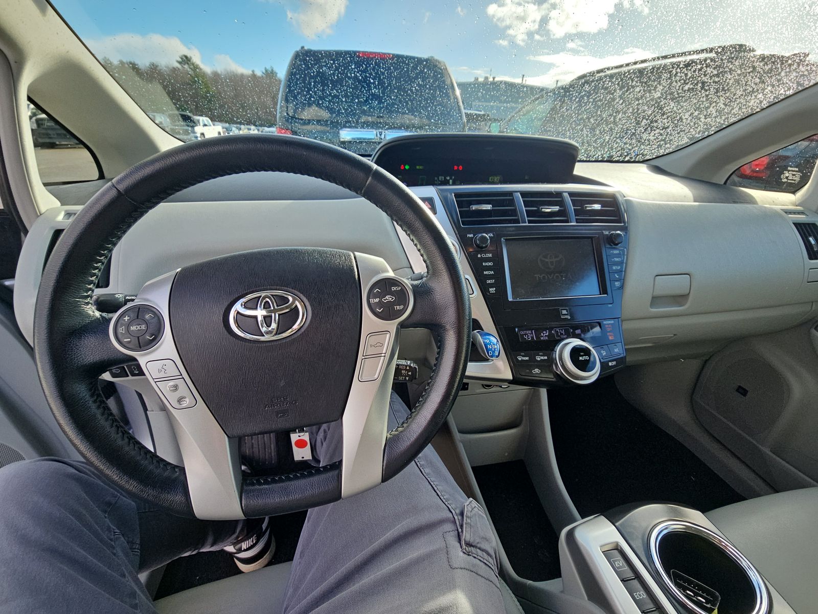 2013 Toyota Prius v Five FWD