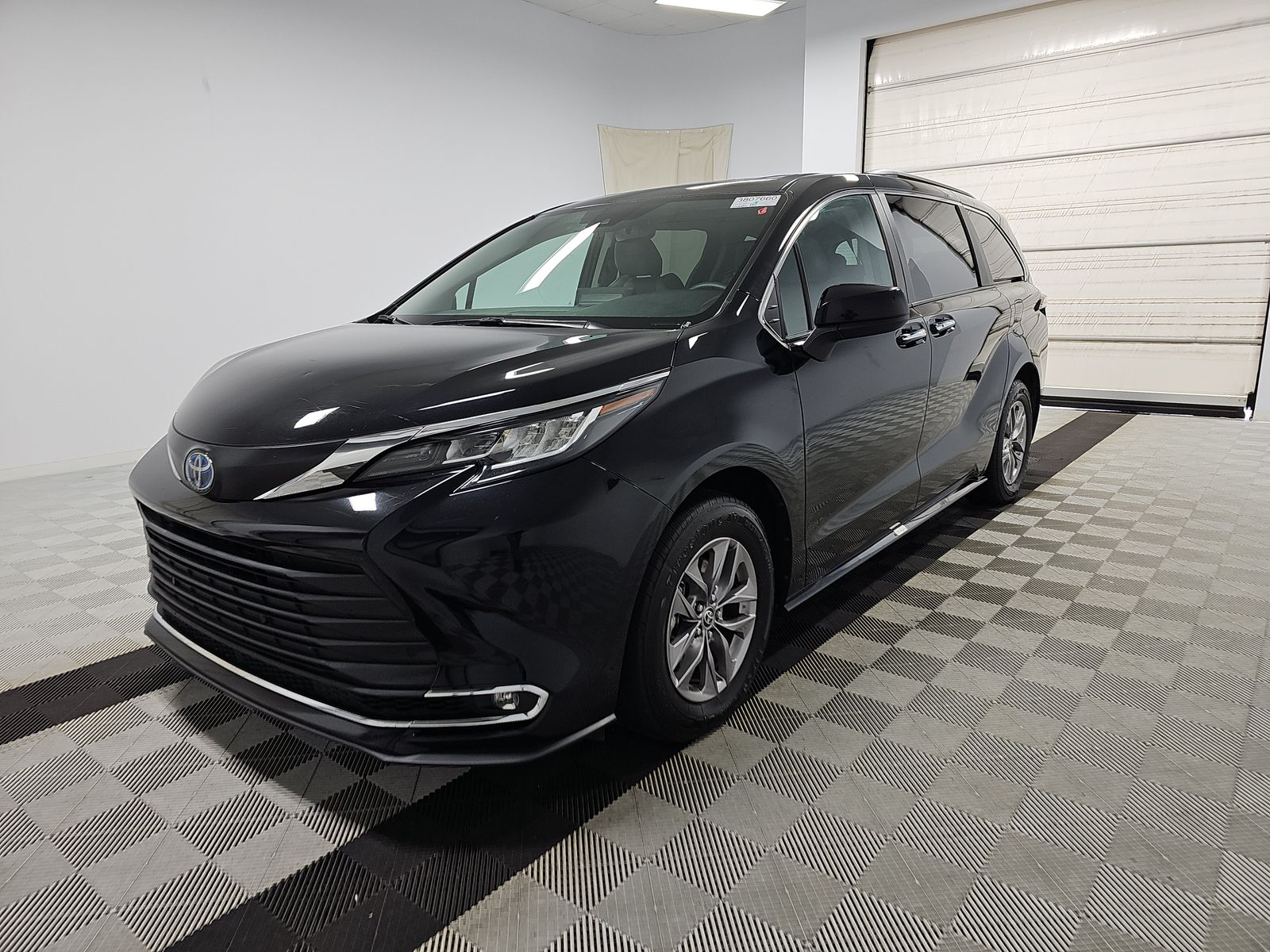 2022 Toyota Sienna XLE 7-Passenger 120.5
