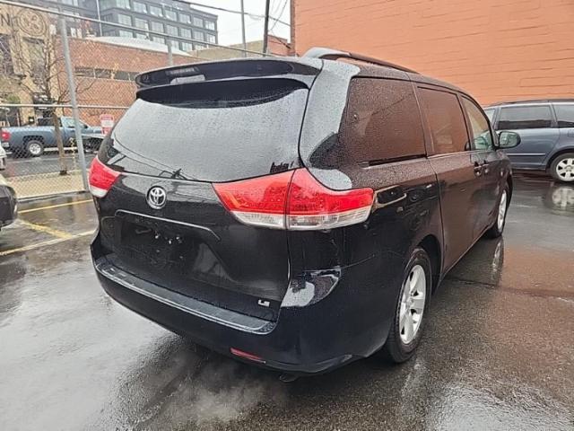 2014 Toyota Sienna LE FWD