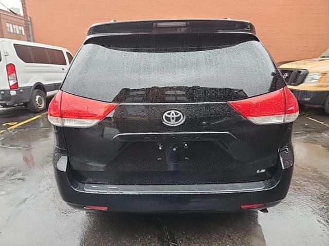 2014 Toyota Sienna LE FWD