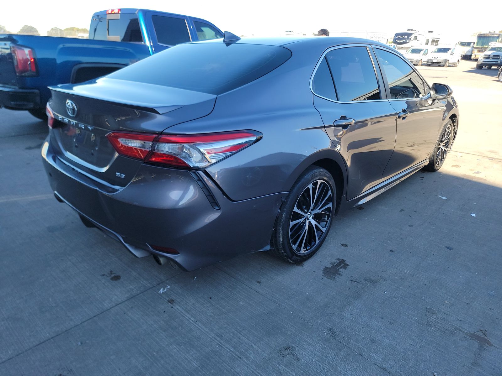 2019 Toyota Camry SE FWD