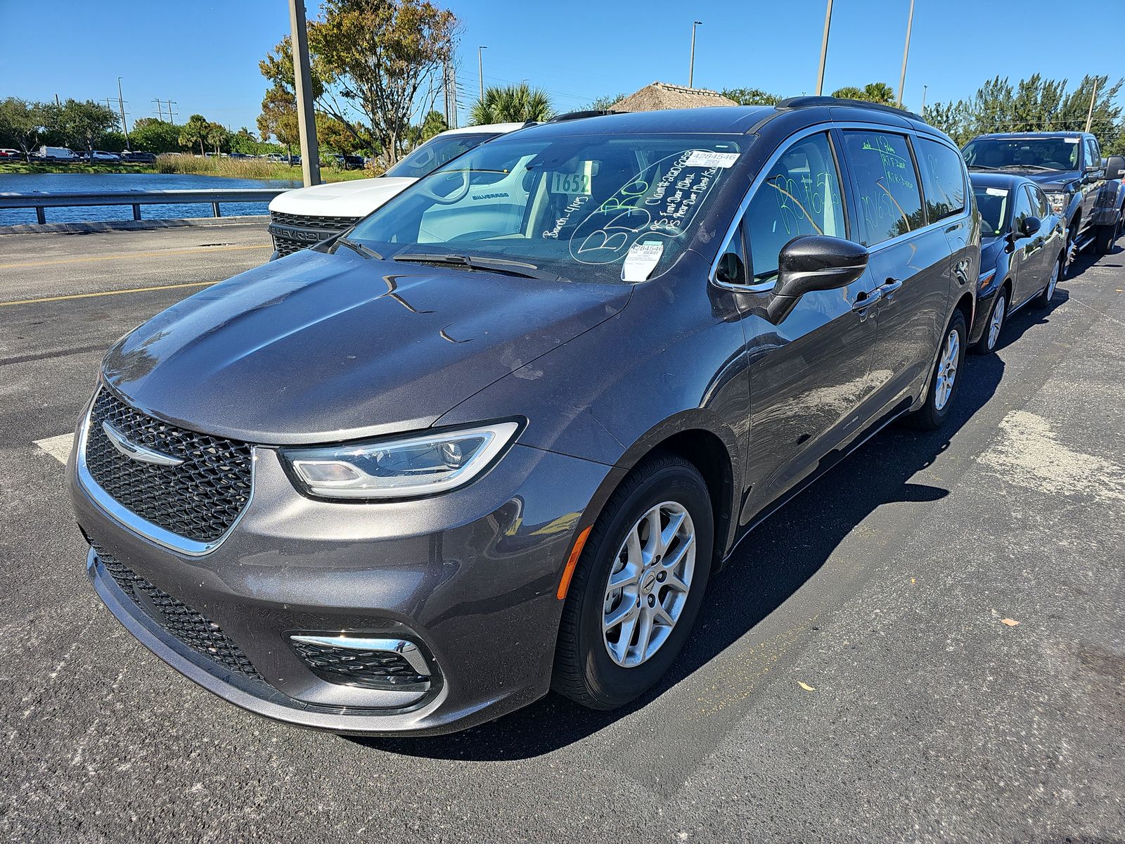 2022 Chrysler Pacifica Touring L 121.6