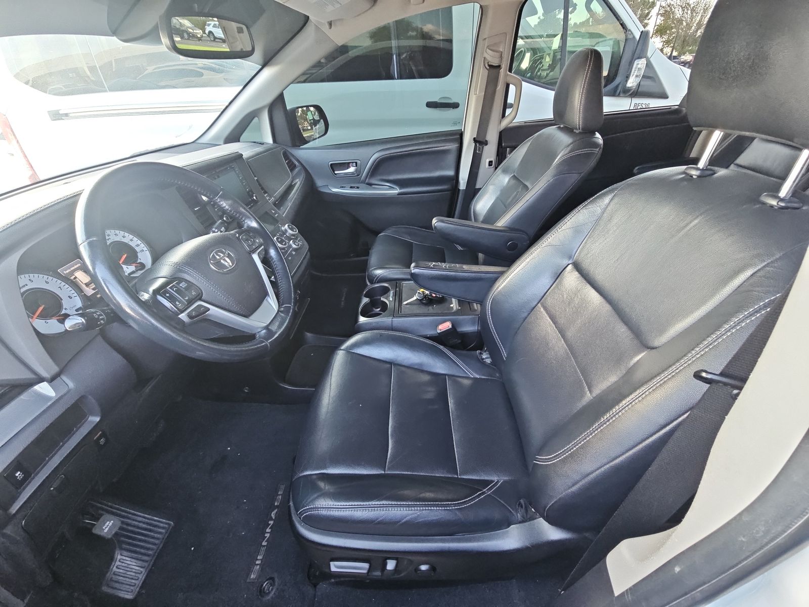 2019 Toyota Sienna SE FWD