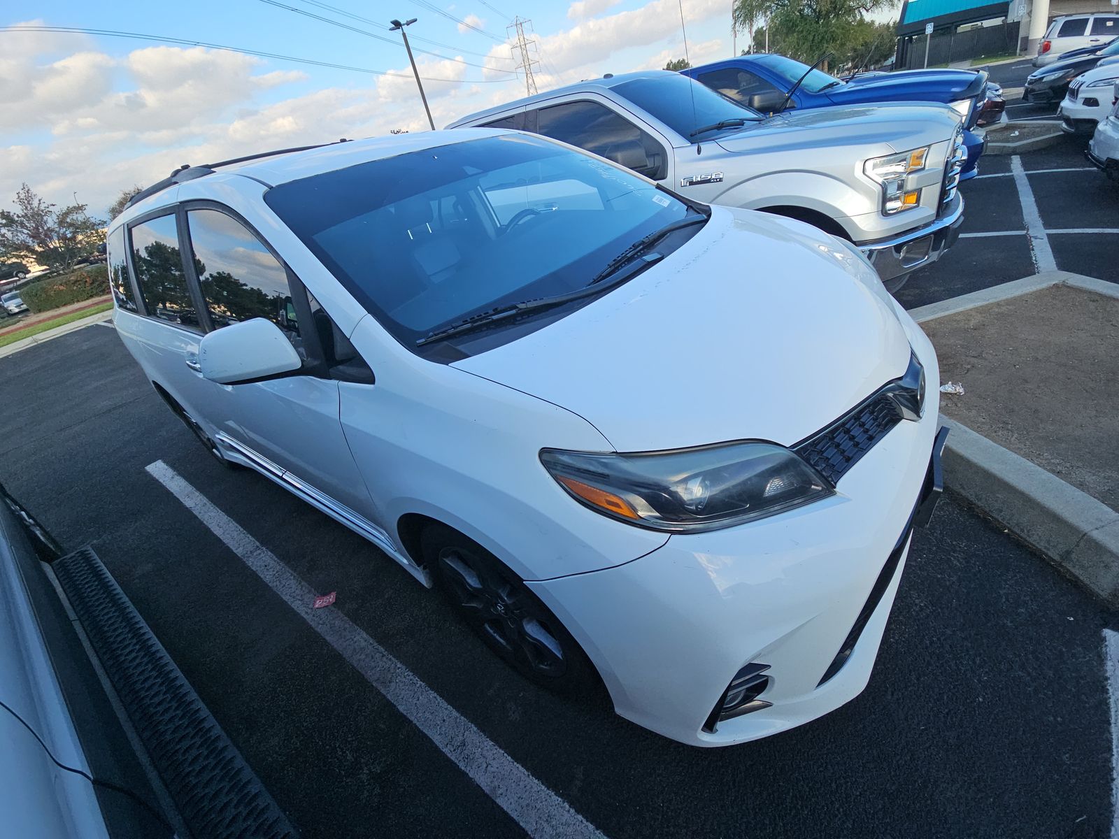 2019 Toyota Sienna SE FWD