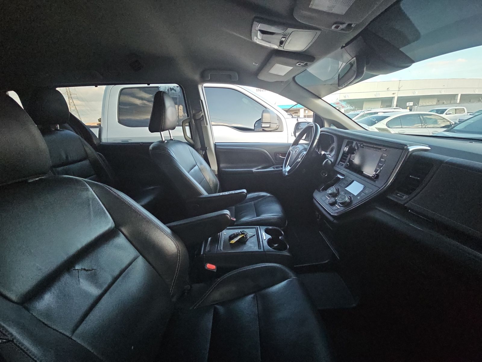 2019 Toyota Sienna SE FWD