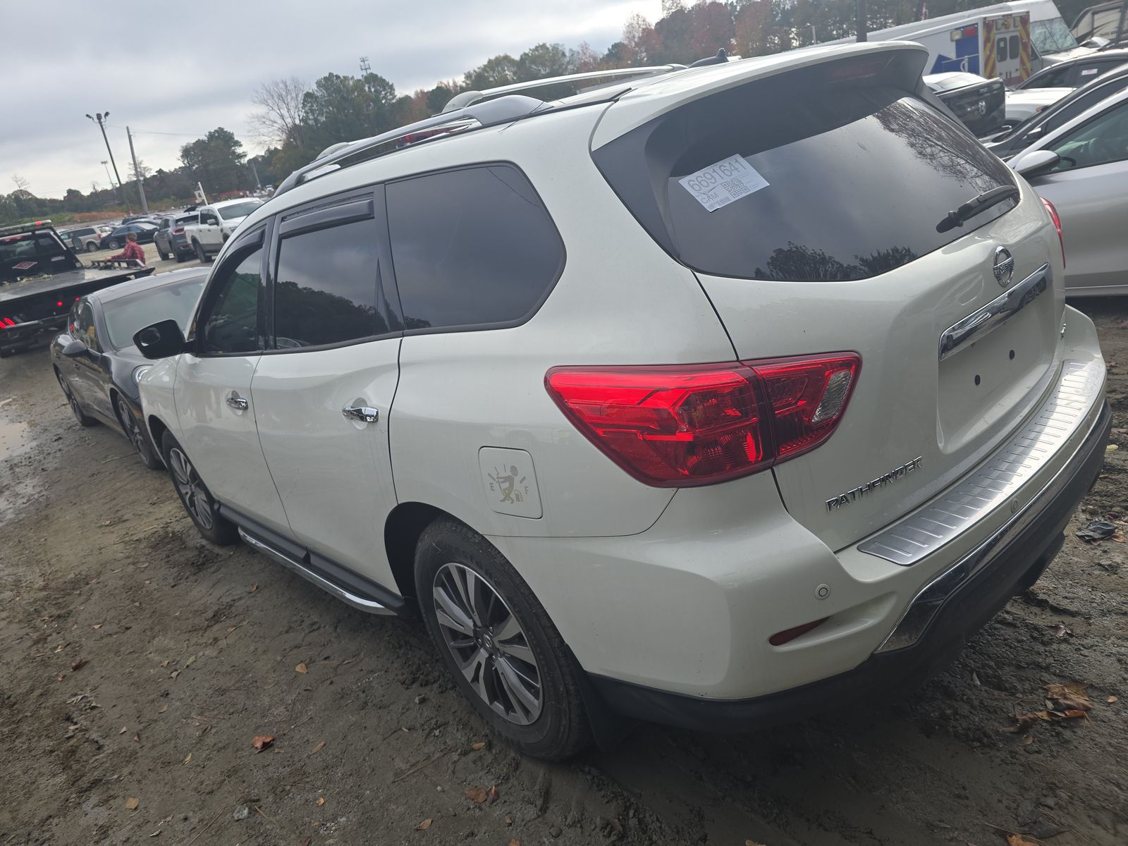 2018 Nissan Pathfinder SV FWD