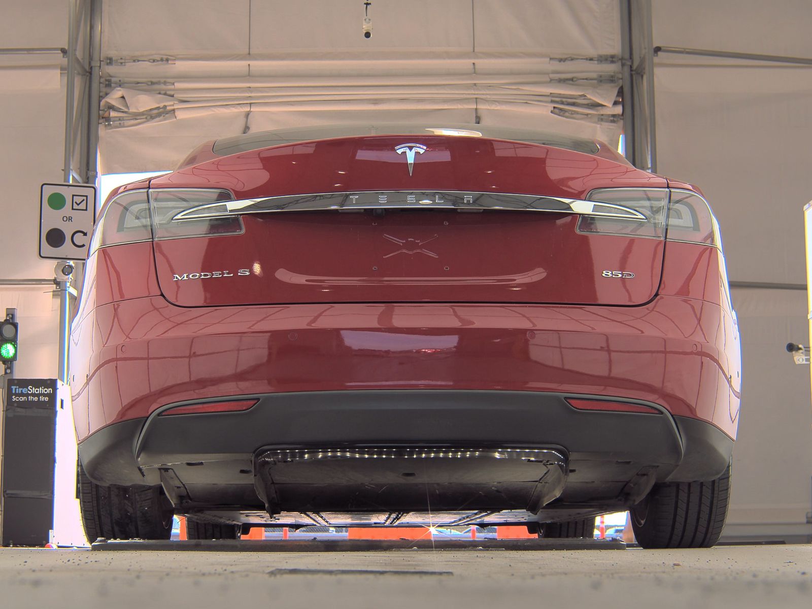 2015 Tesla Model S 85D AWD