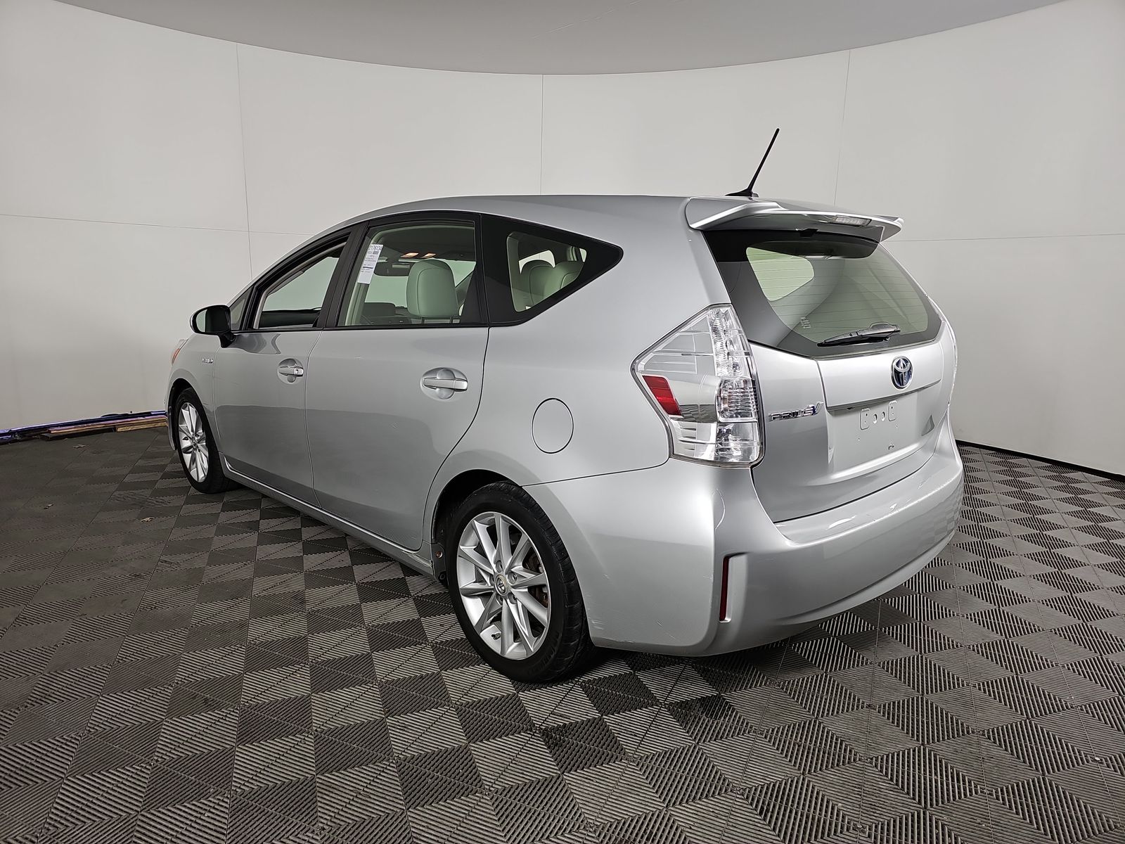 2013 Toyota Prius v Five FWD