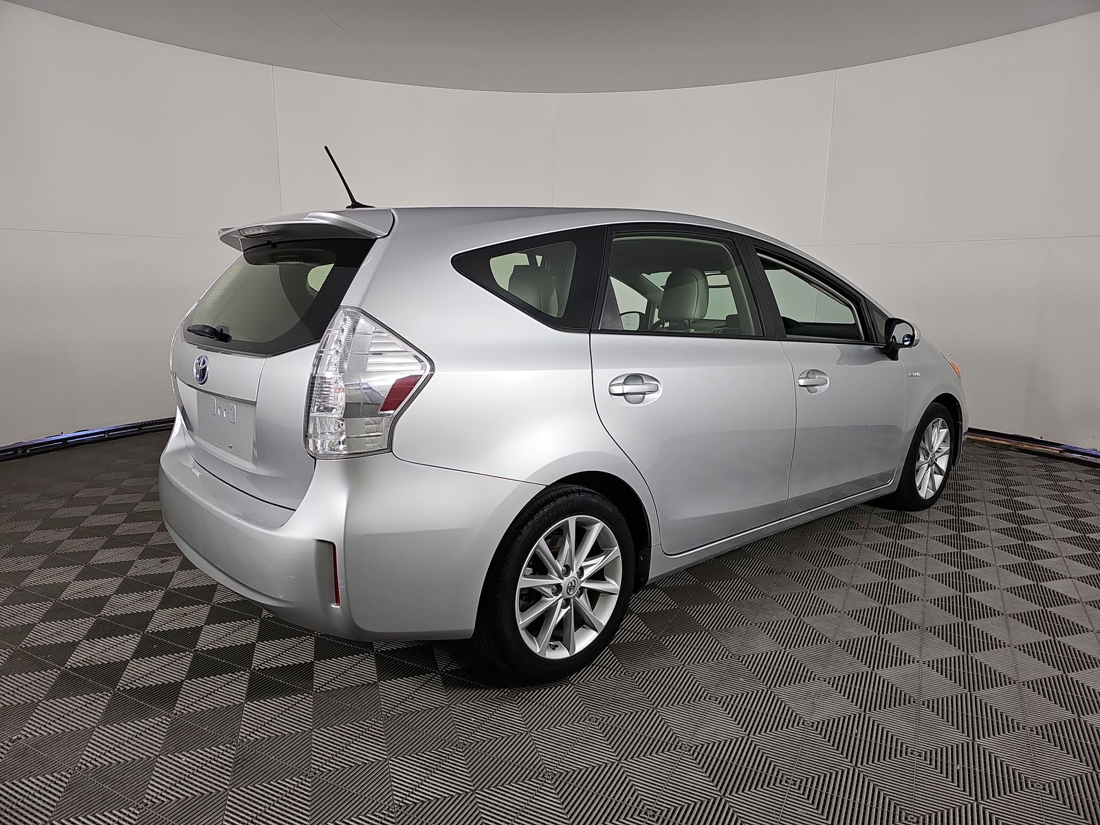 2013 Toyota Prius v Five FWD