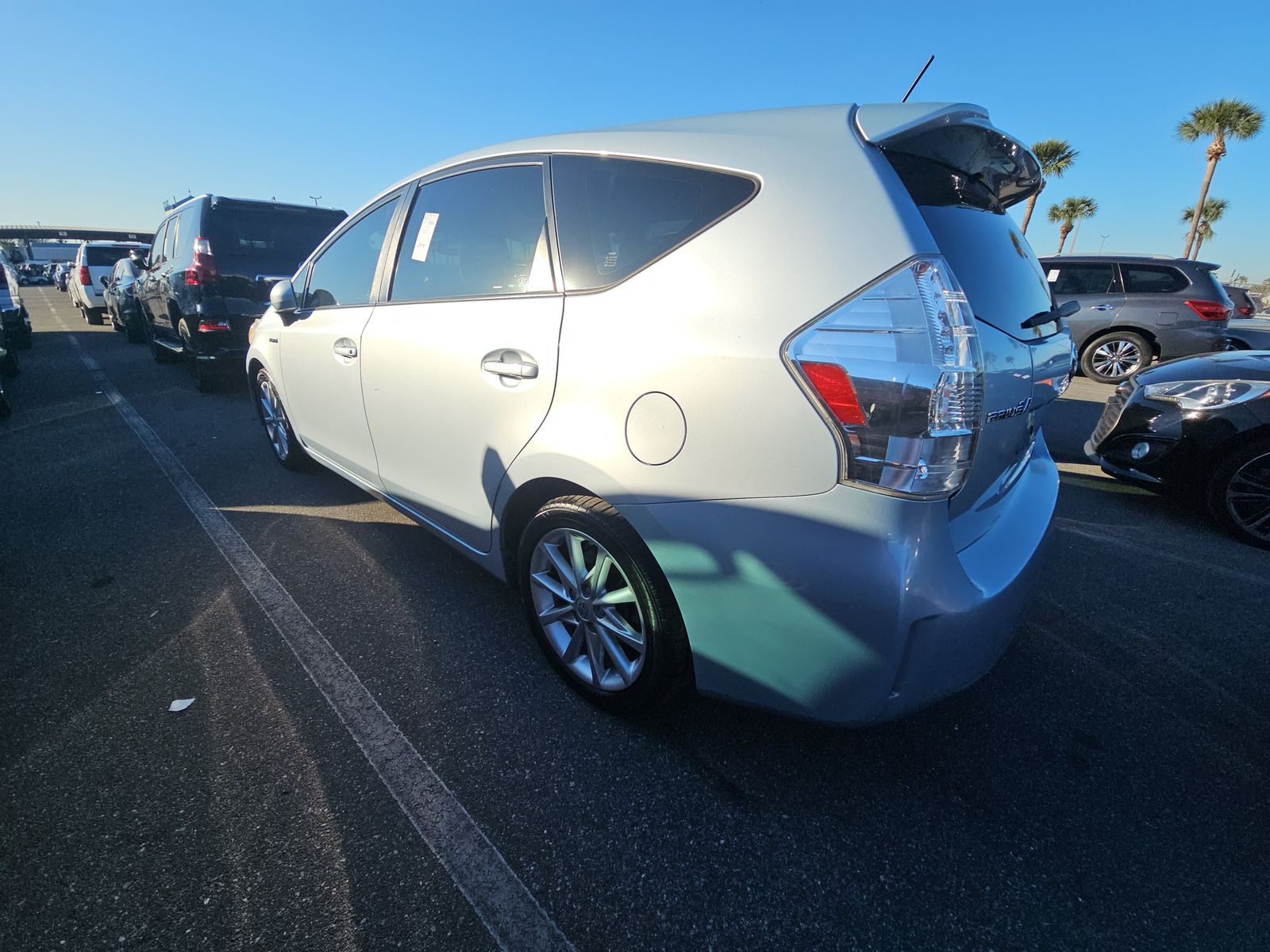 2014 Toyota Prius v Five FWD