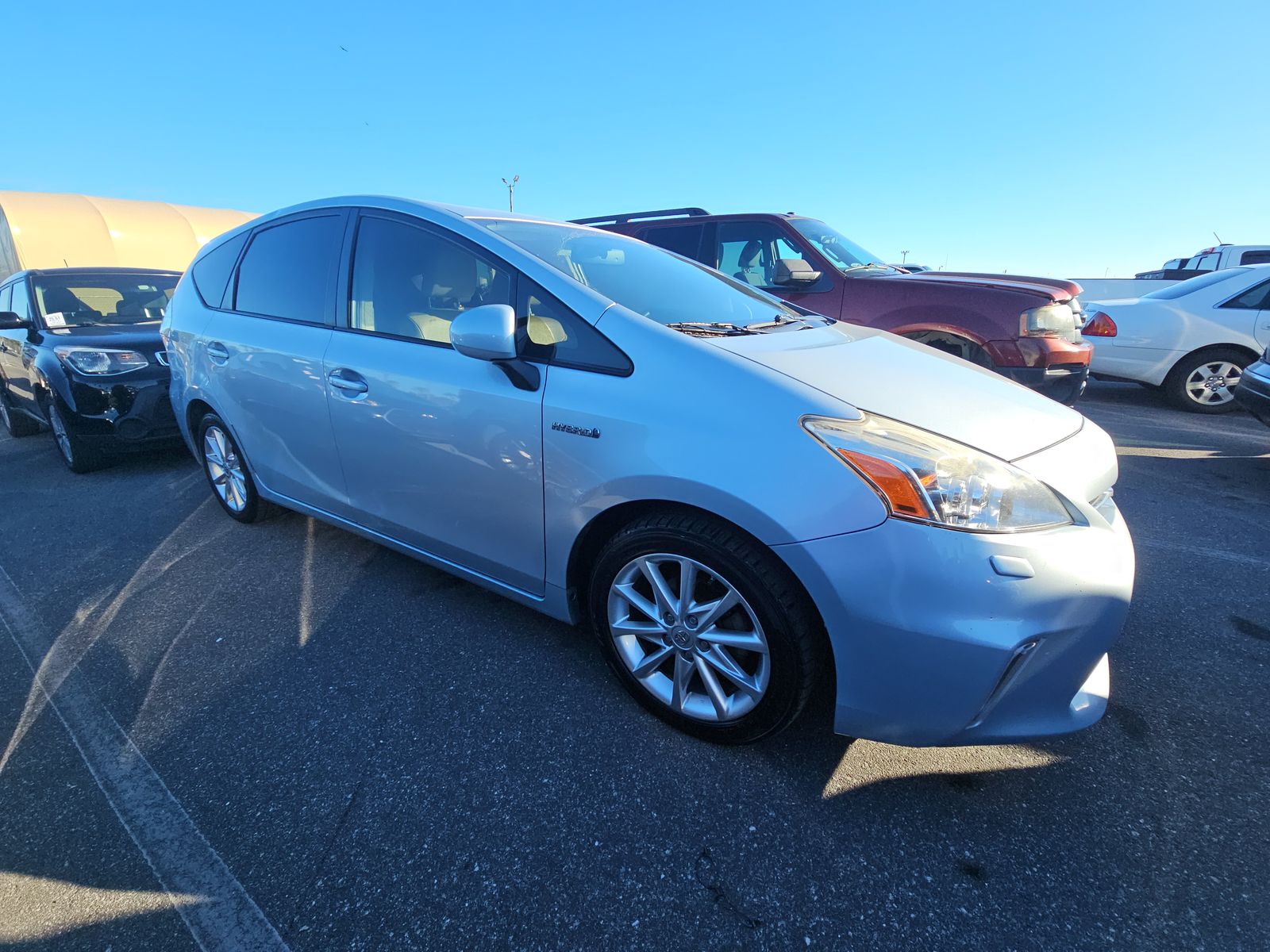 2014 Toyota Prius v Five FWD